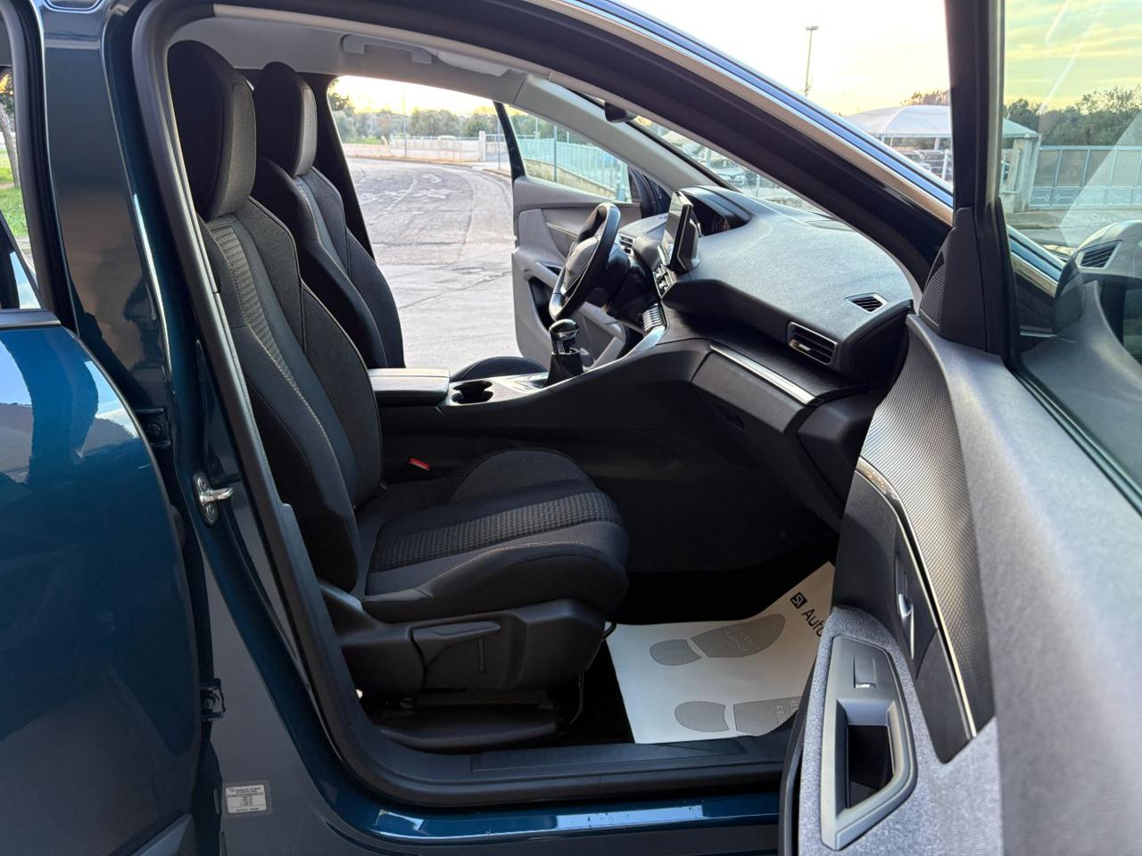 PEUGEOT 3008 1.5 BlueHDi 130 S&S Active Business - 9