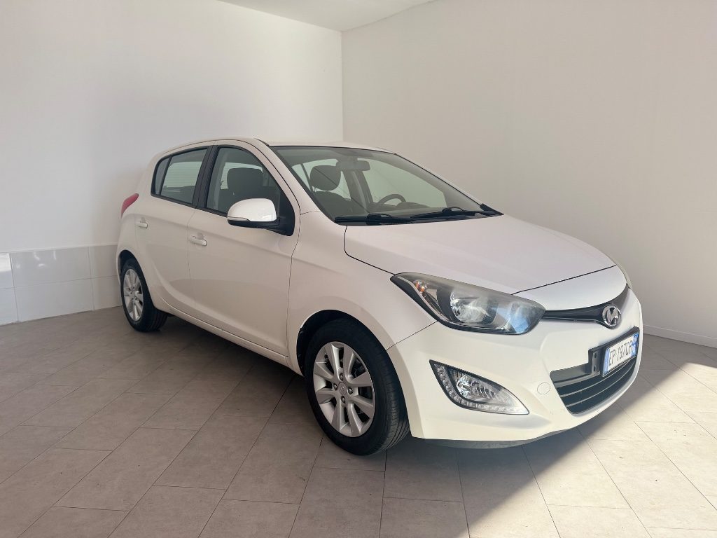 HYUNDAI i20 1.2 5p. Sound Edition - 2