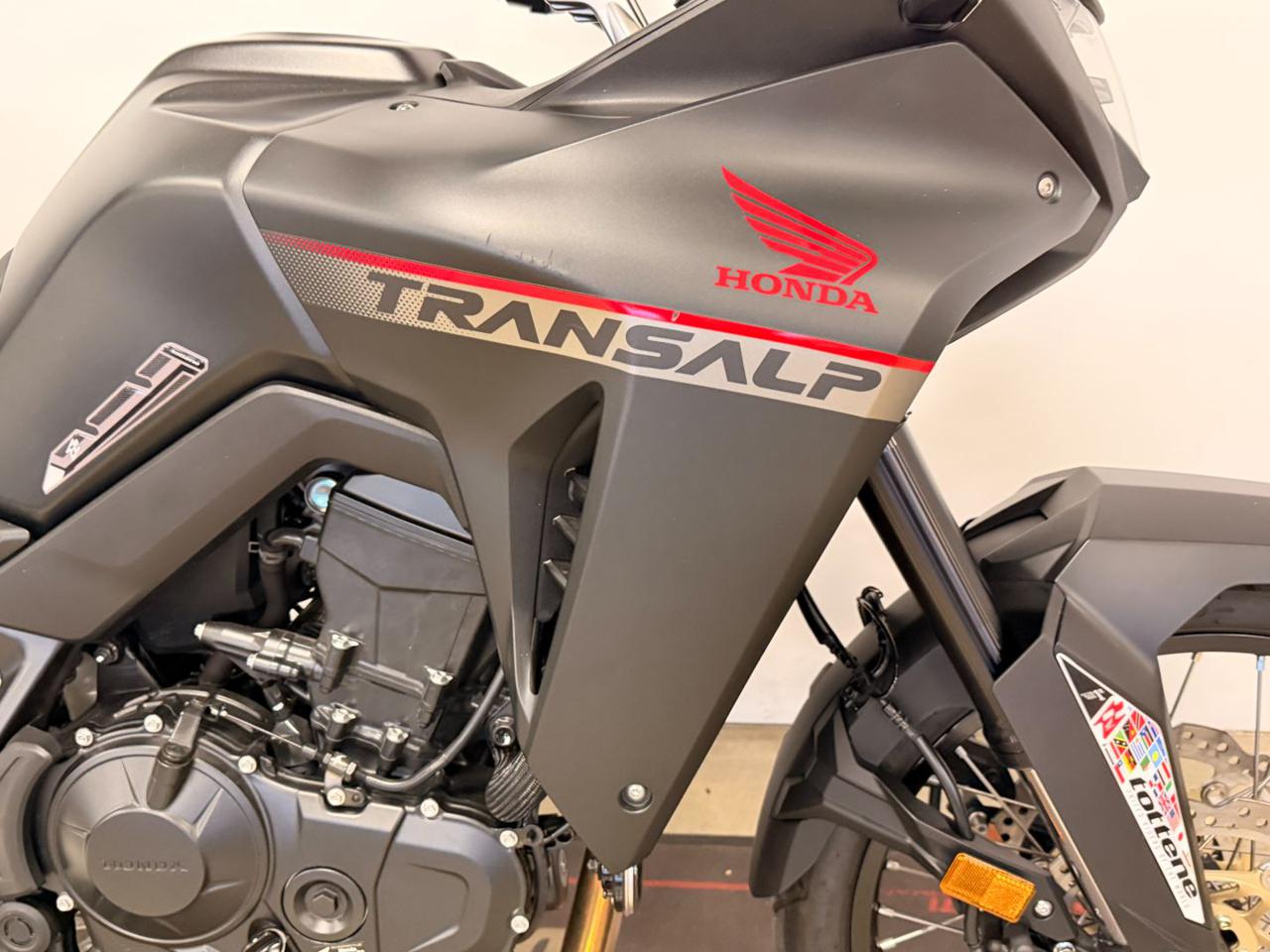 HONDA Transalp XL750 BLACK - 5
