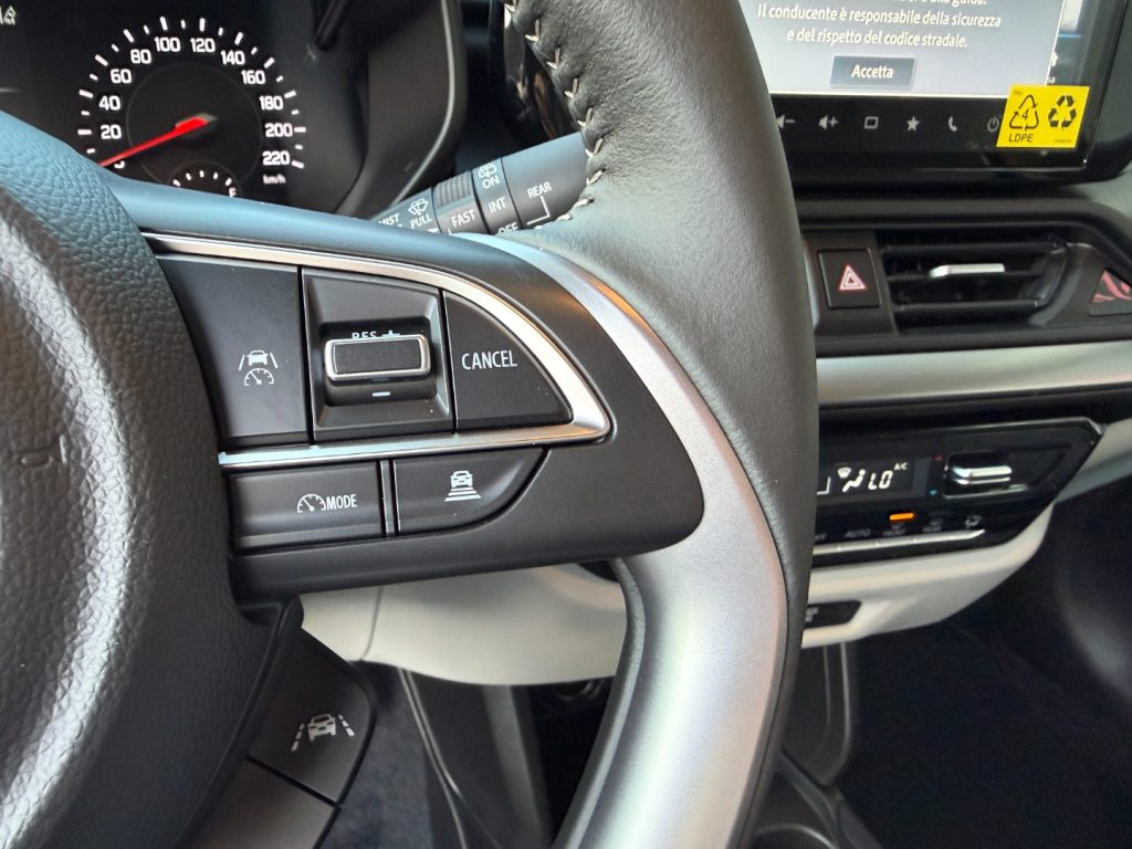 SUZUKI Swift 1.2 Hybrid 4WD AllGrip Top Navi DAB+ LED - 12