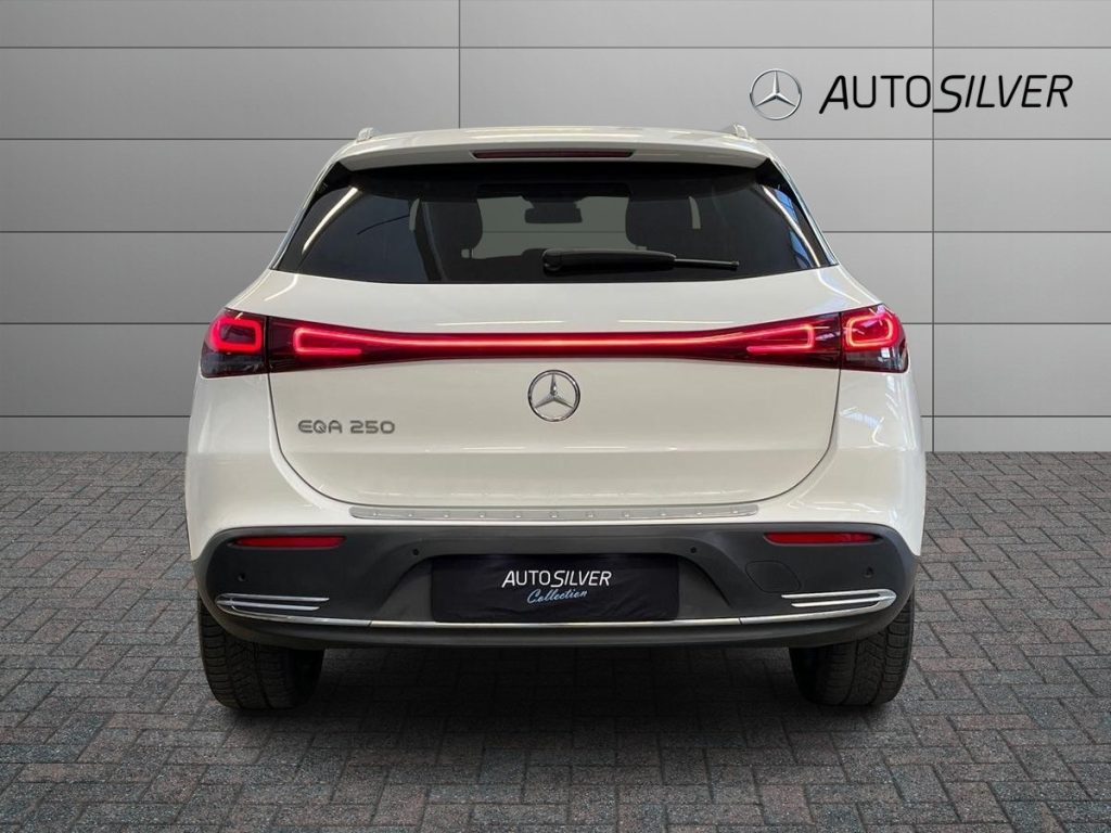 MERCEDES-BENZ EQA 250 Sport - 4
