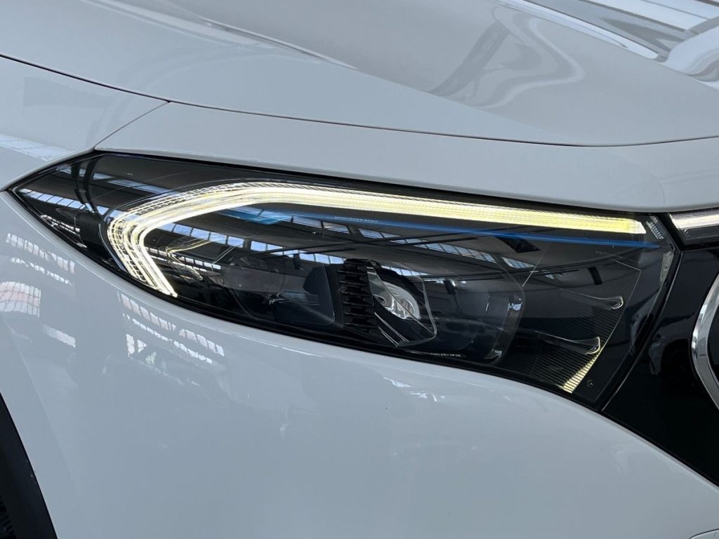 MERCEDES-BENZ EQA 250 Sport - 17