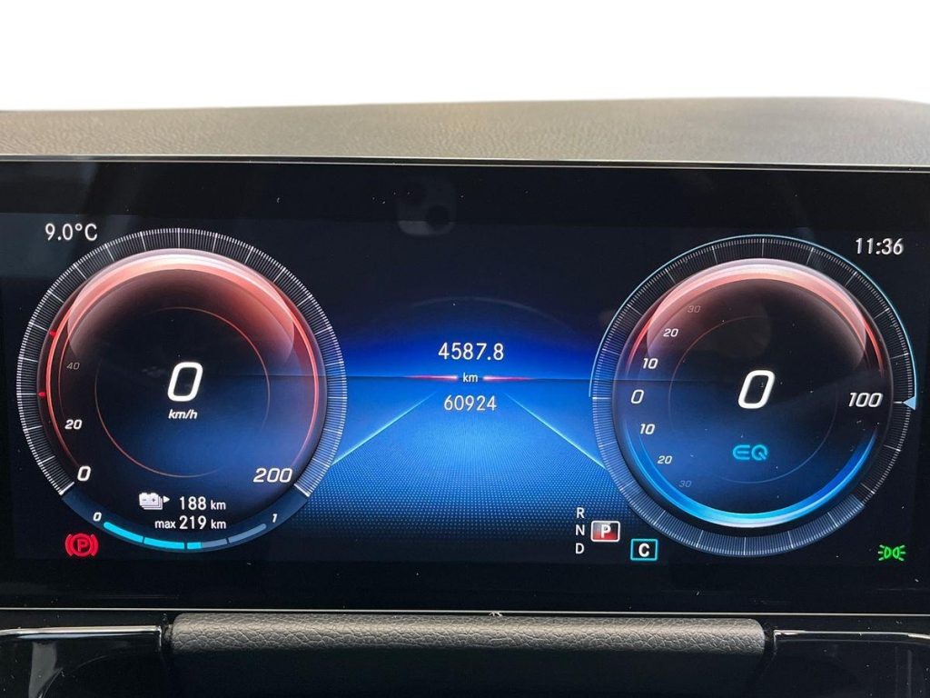 MERCEDES-BENZ EQA 250 Sport - 8