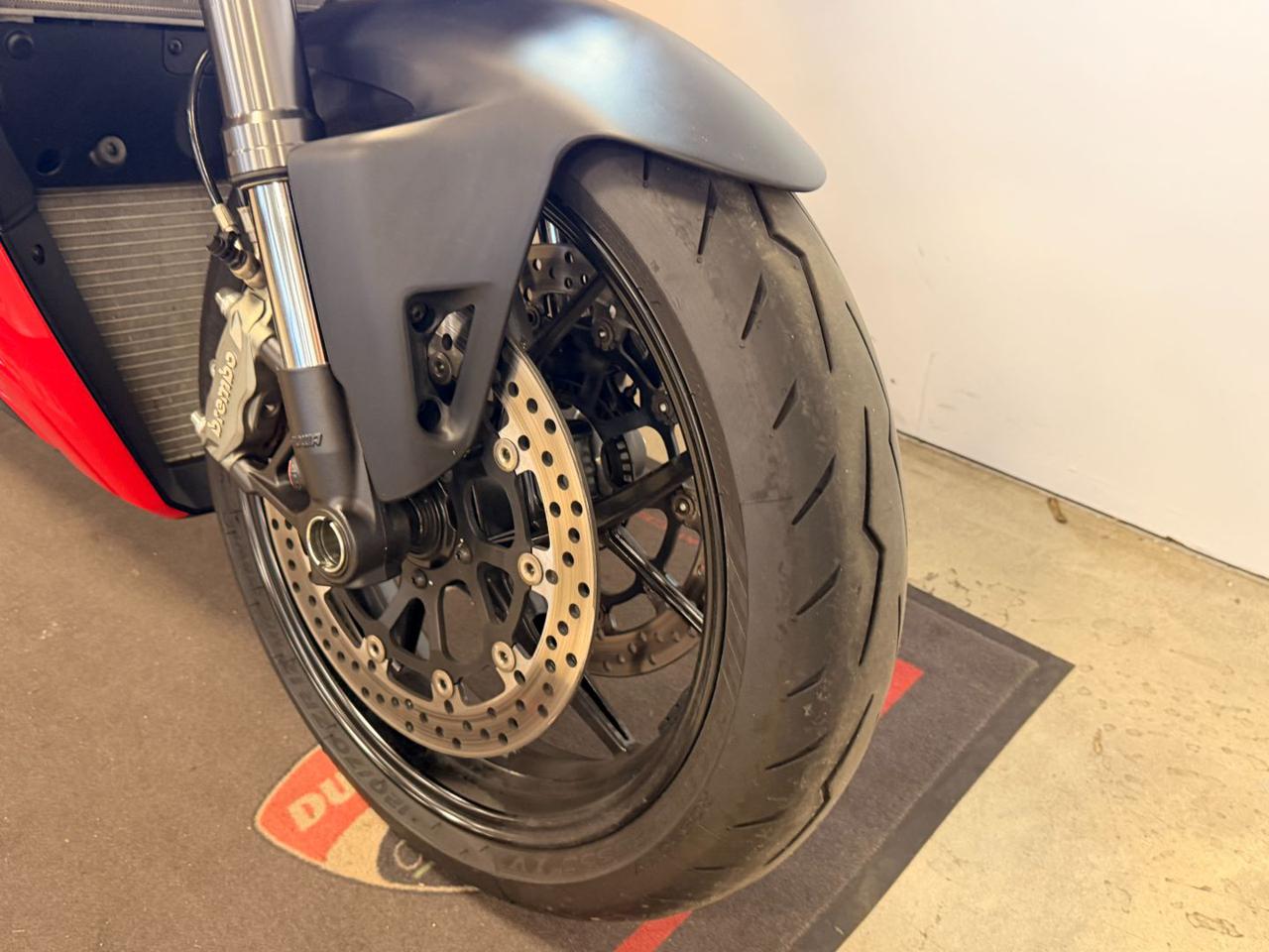 DUCATI Streetfighter V2 RED - 4