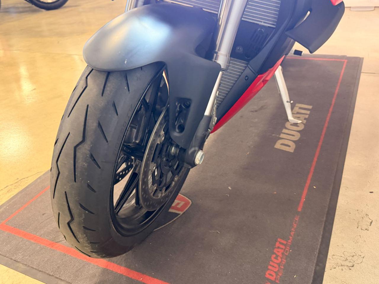 DUCATI Streetfighter V2 RED - 3