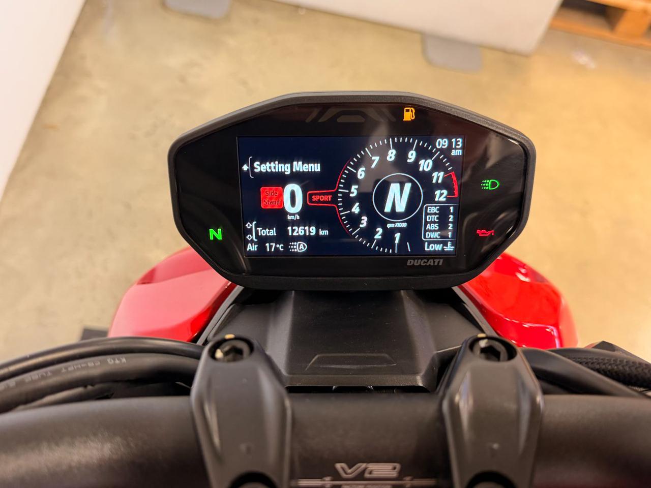 DUCATI Streetfighter V2 RED - 18