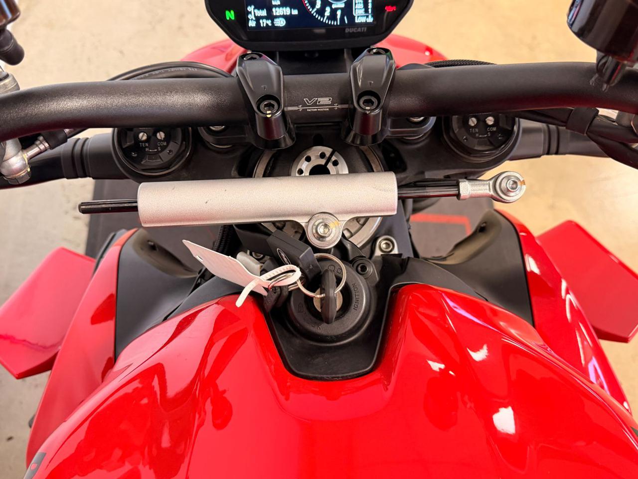 DUCATI Streetfighter V2 RED - 17