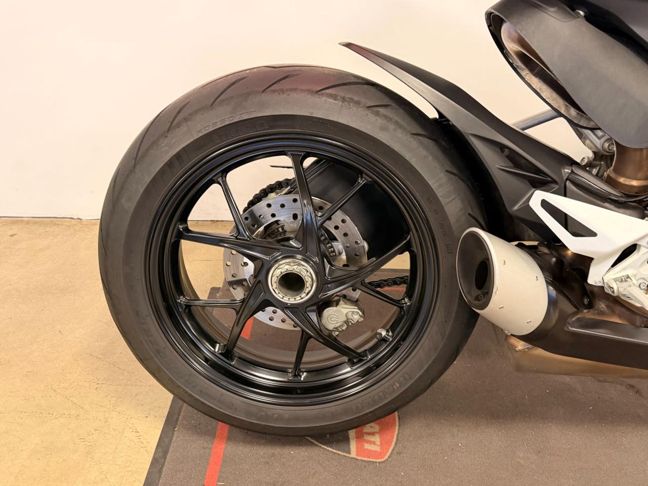 DUCATI Streetfighter V2 RED - 7