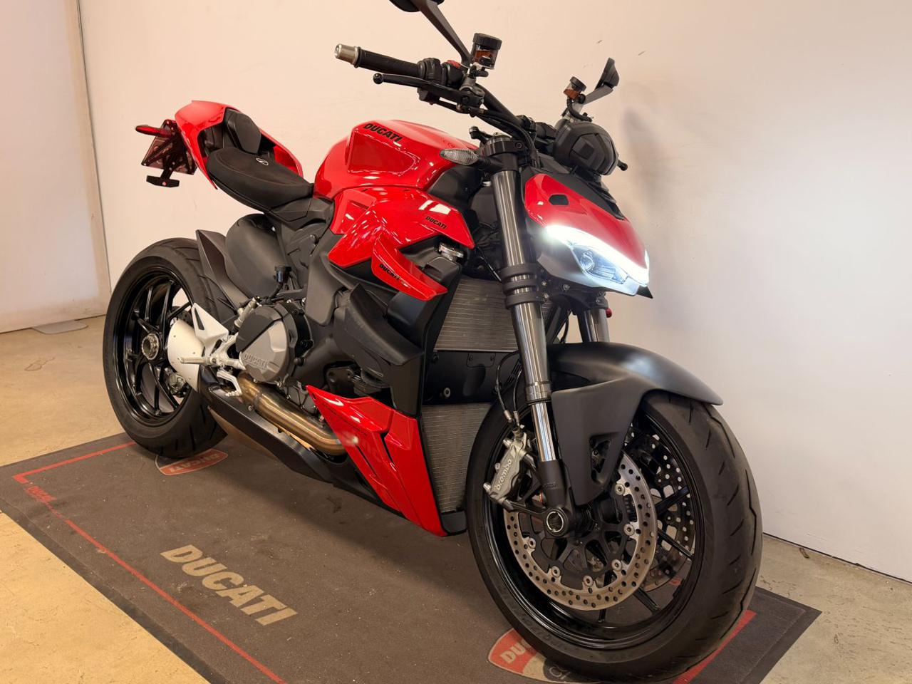 DUCATI Streetfighter V2 RED - 2