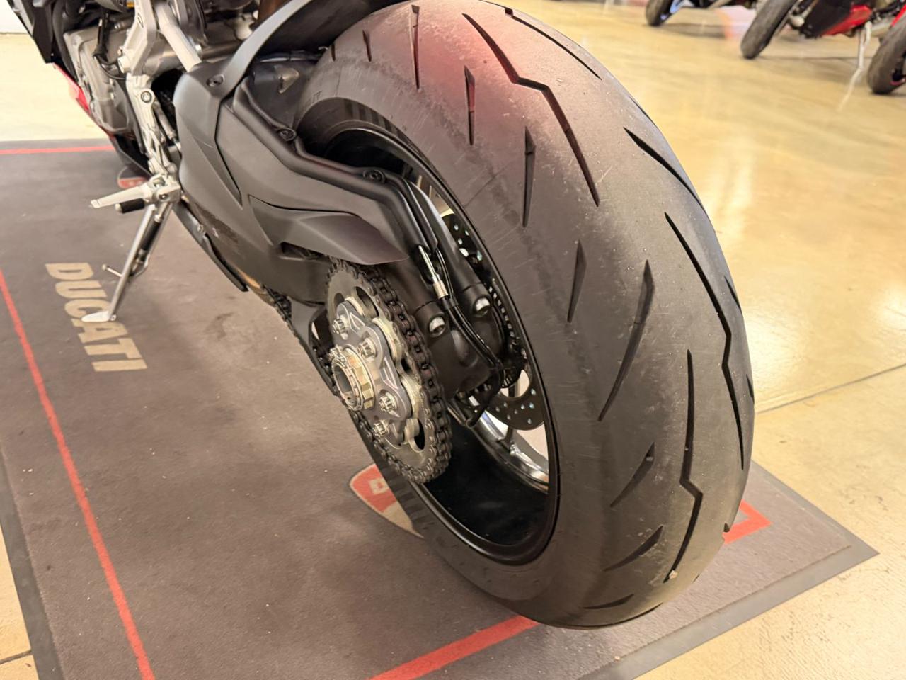 DUCATI Streetfighter V2 RED - 11