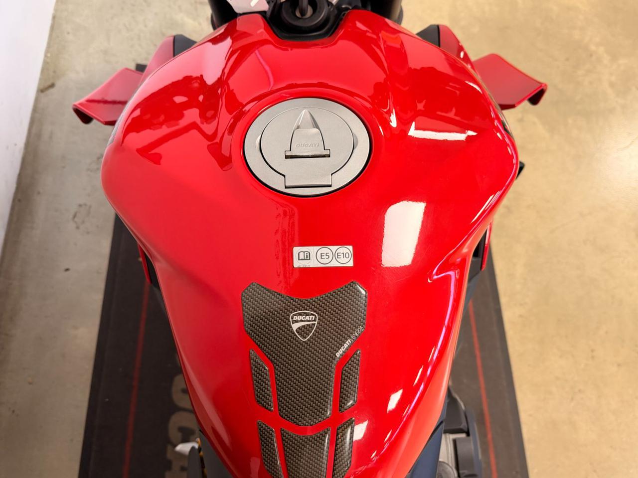 DUCATI Streetfighter V2 RED - 14