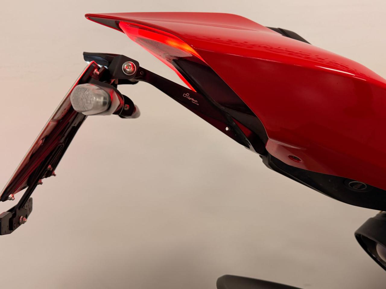 DUCATI Streetfighter V2 RED - 8