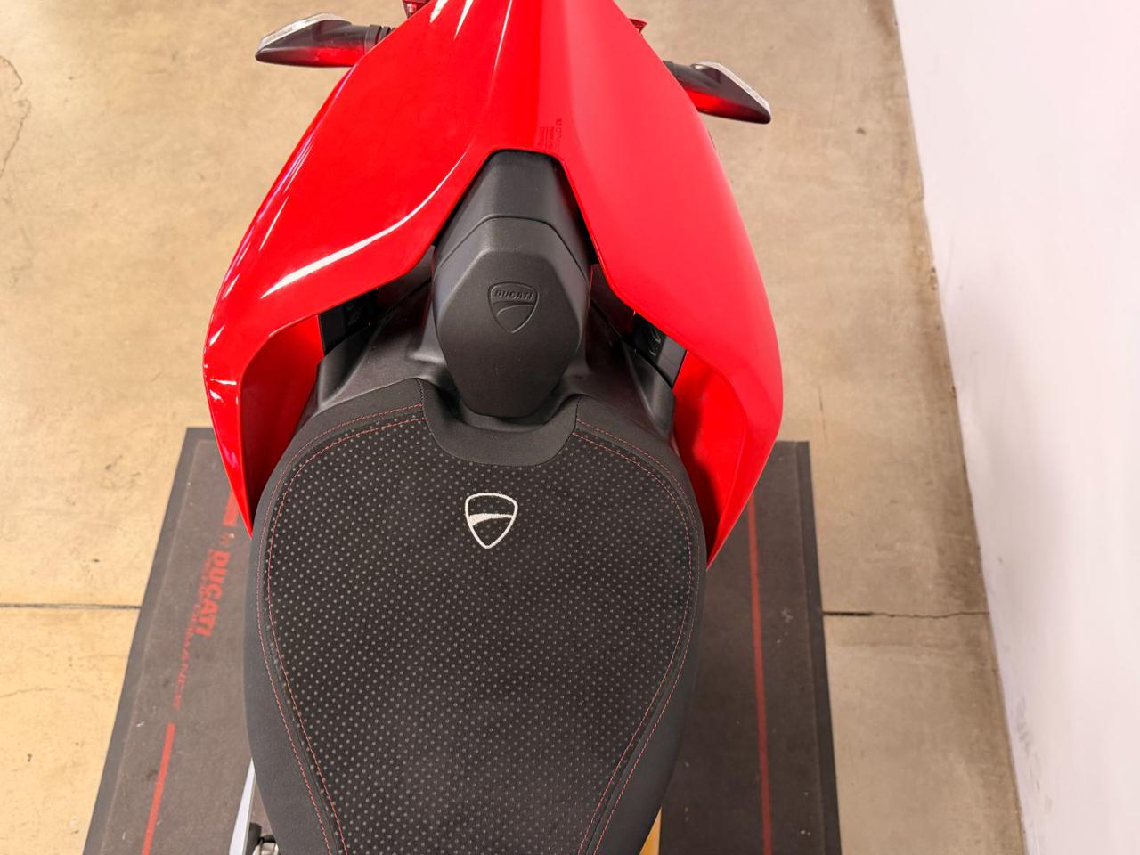 DUCATI Streetfighter V2 RED - 13