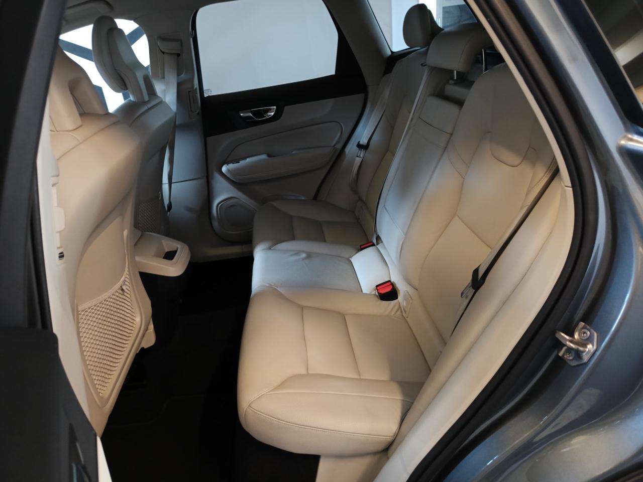 VOLVO XC60 D4 AWD Geartronic Inscription - 9