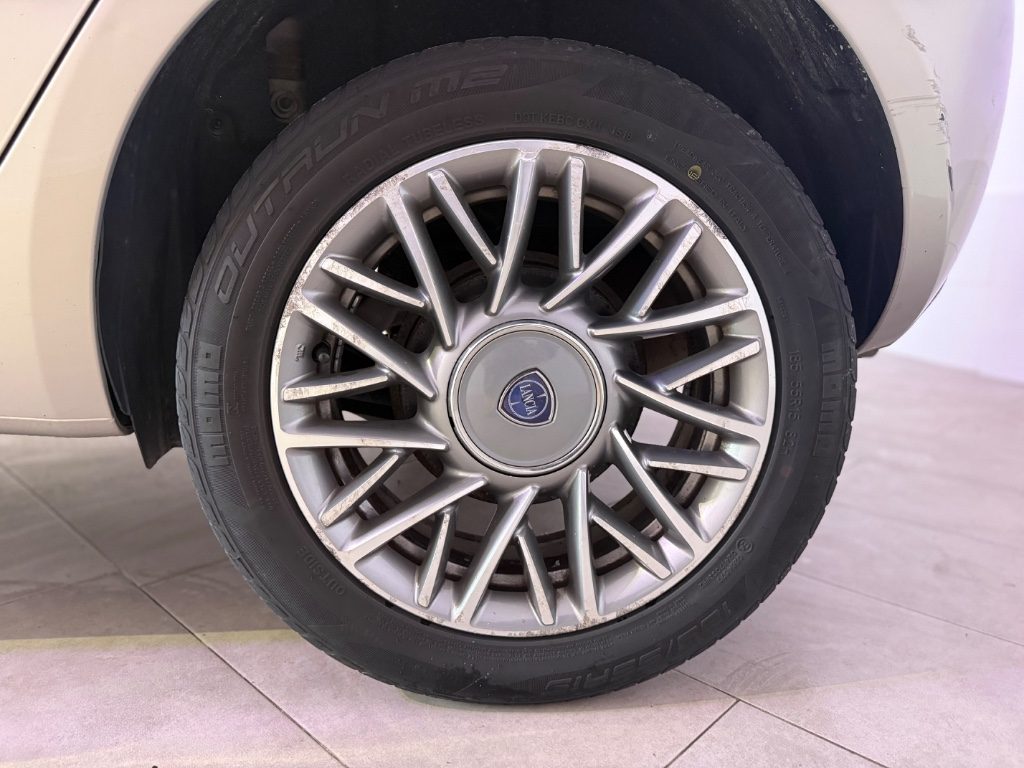 LANCIA Ypsilon 1.2 69 CV 5 porte GPL Ecochic Gold - 4