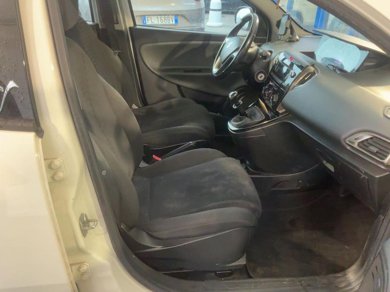 LANCIA Ypsilon 1.2 69 CV 5 porte Gold - 12