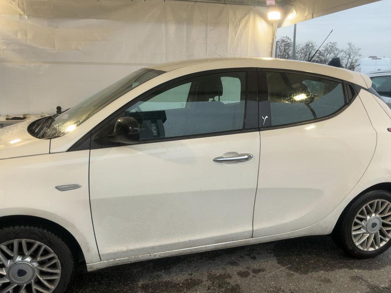 LANCIA Ypsilon 1.2 69 CV 5 porte Gold - 4