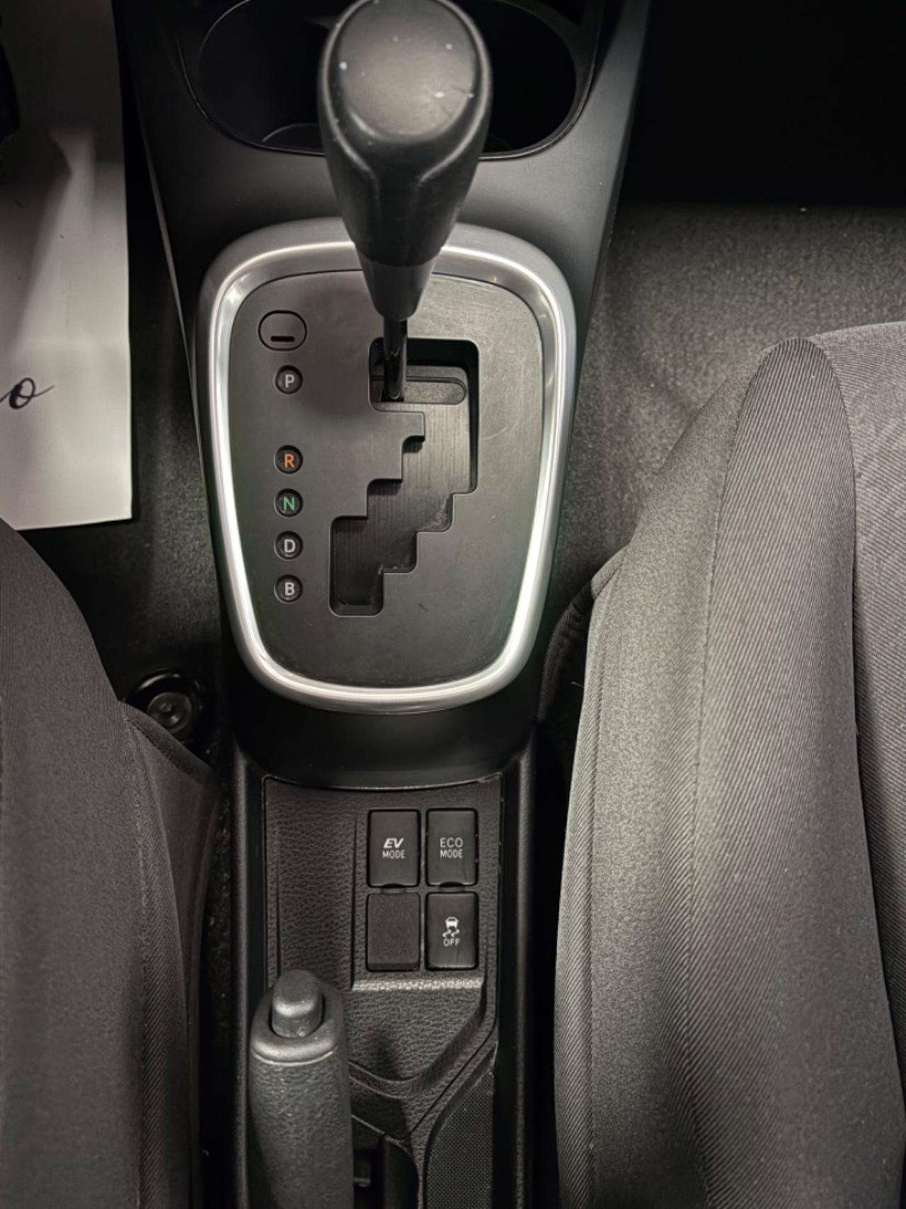 TOYOTA Yaris 1.5 Hybrid 5 porte Cool - 12