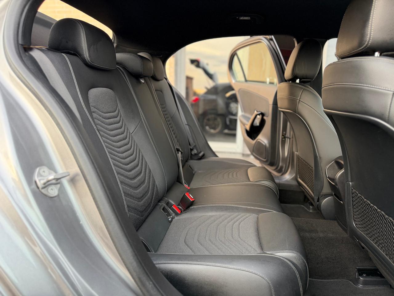 MERCEDES-BENZ A 180 d Automatic Business Extra (NESSUN VINCOLO) - 9