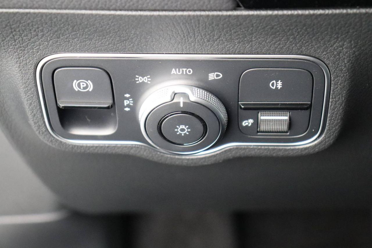 MERCEDES-BENZ GLA 250 e hybrid EQ AMG Line Premium - 9