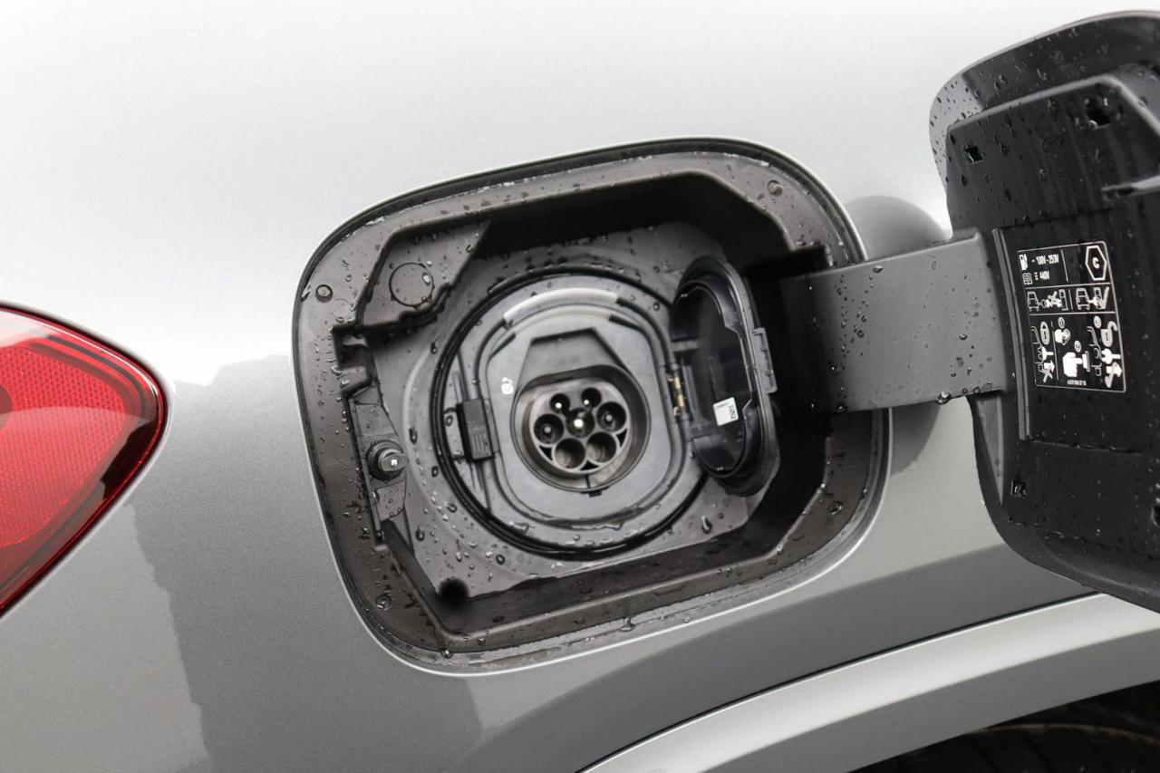 MERCEDES-BENZ GLA 250 e hybrid EQ AMG Line Premium - 16