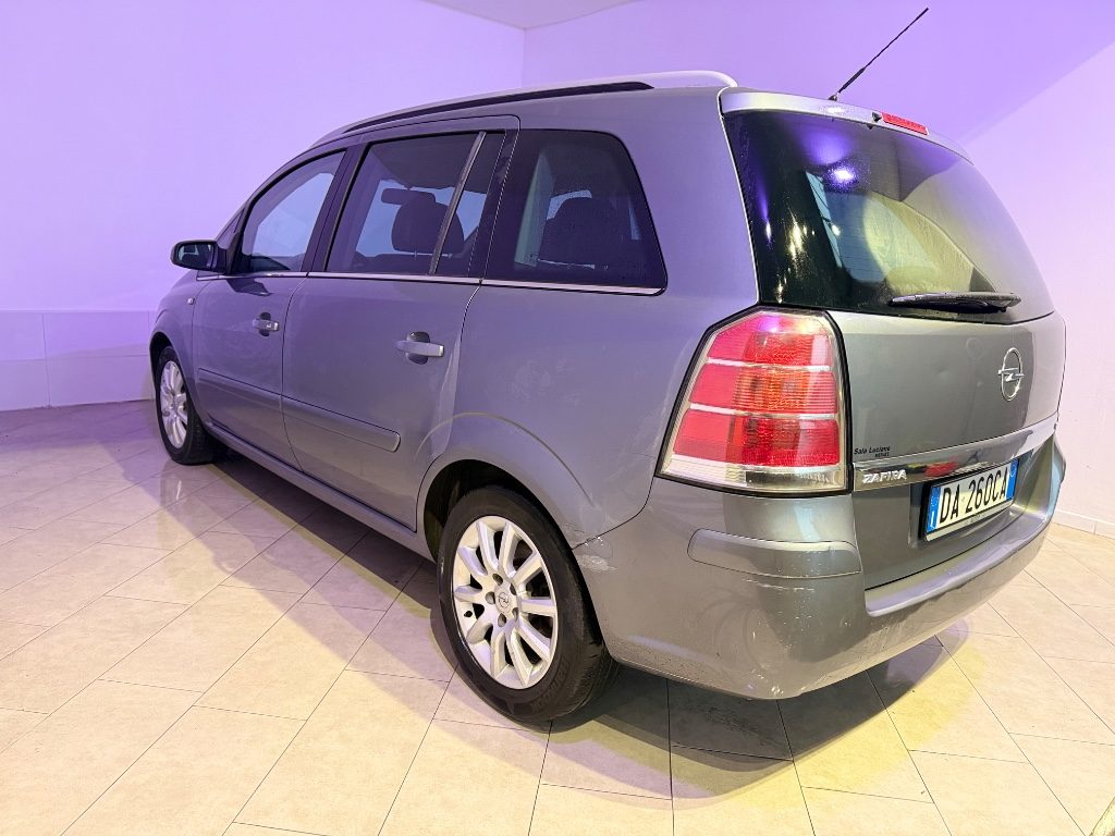OPEL Zafira 1.8 16V VVT Cosmo - 11