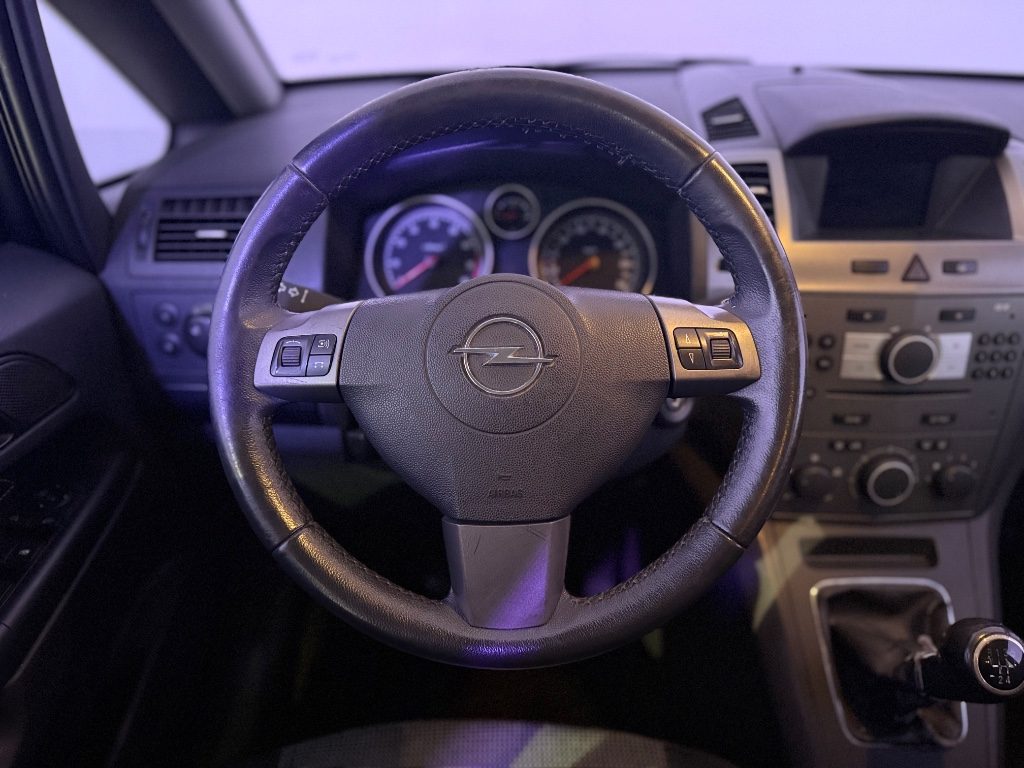 OPEL Zafira 1.8 16V VVT Cosmo - 16