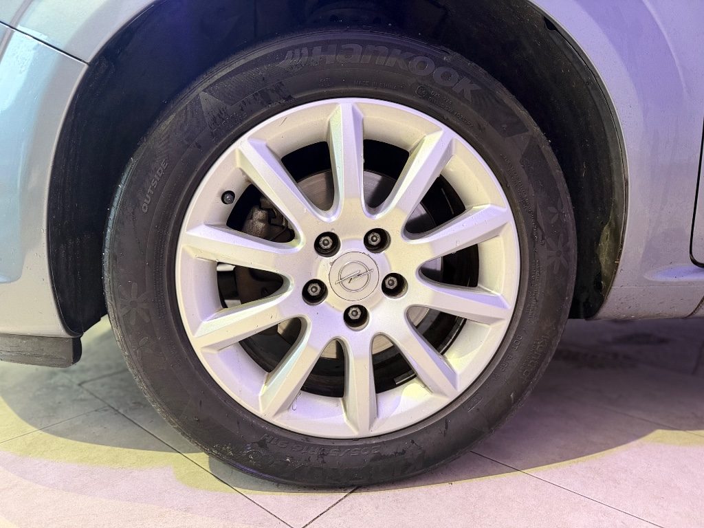 OPEL Zafira 1.8 16V VVT Cosmo - 4