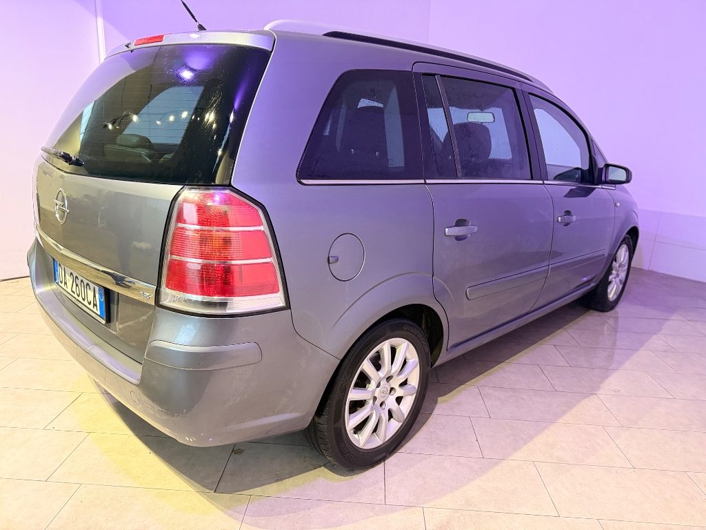 OPEL Zafira 1.8 16V VVT Cosmo - 12