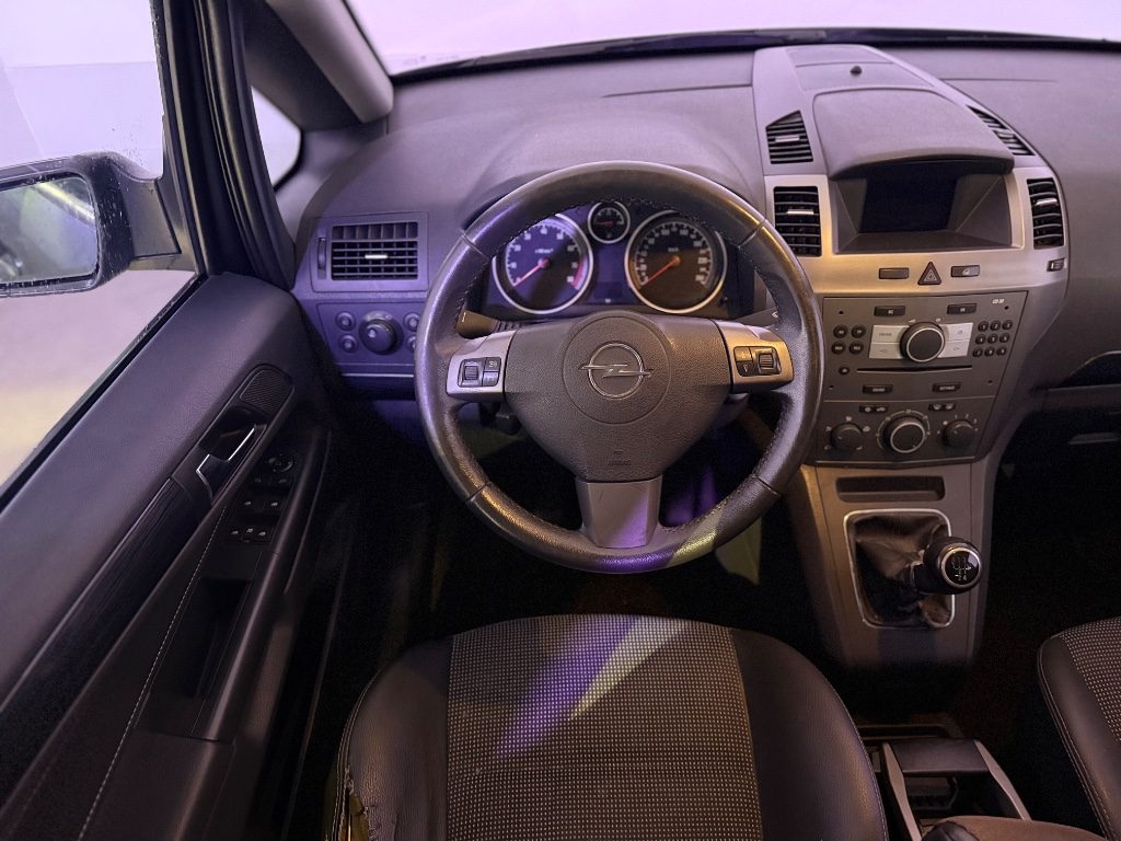 OPEL Zafira 1.8 16V VVT Cosmo - 15
