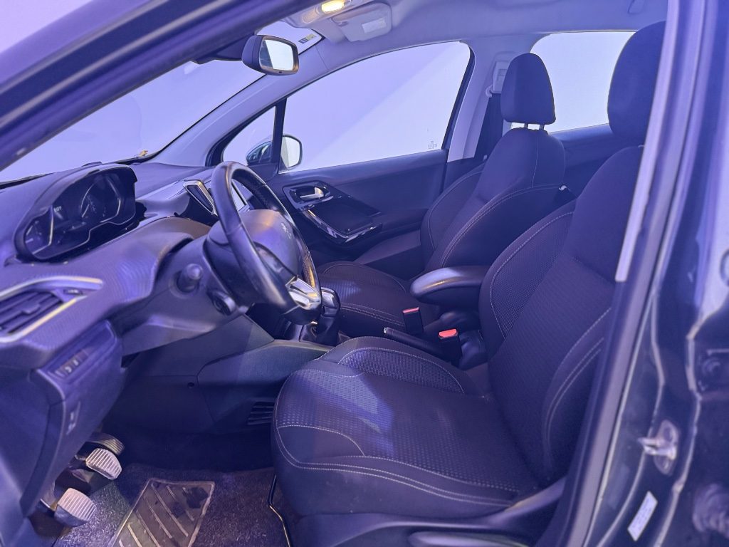 PEUGEOT 208 1° serie PureTech 82 5 porte Allure - 12
