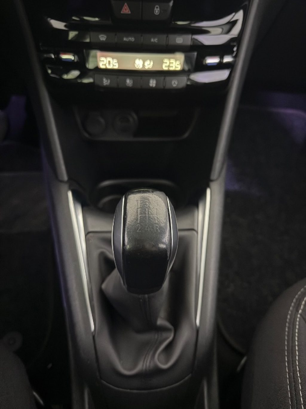 PEUGEOT 208 1° serie PureTech 82 Stop&Start 5 porte Allure - 16