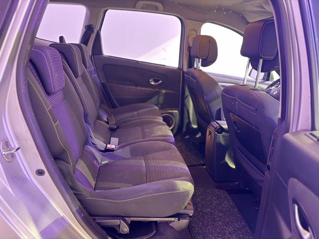 RENAULT Scenic 1.5 dCi 110CV Dynamique - 6