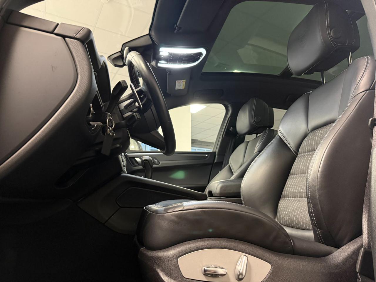 Porsche Macan 2.0 T TETTO / CHRONO / SCARICO/ GARANZIA UFFICIALE 2024 - foto 3