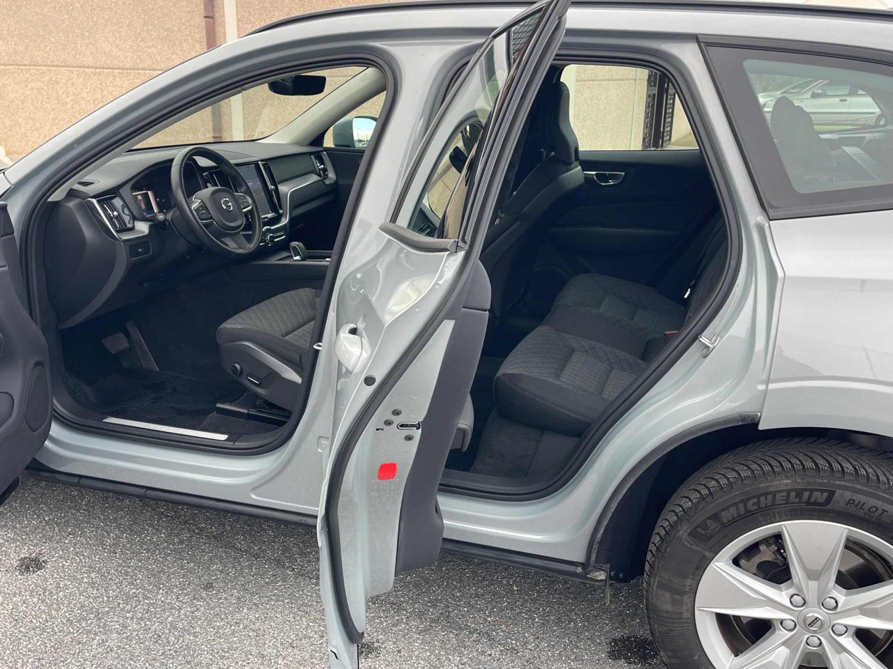 VOLVO XC60 B4 automatico Essential Diesel MILD HYBRID - 18