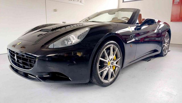FERRARI California Nero pastello