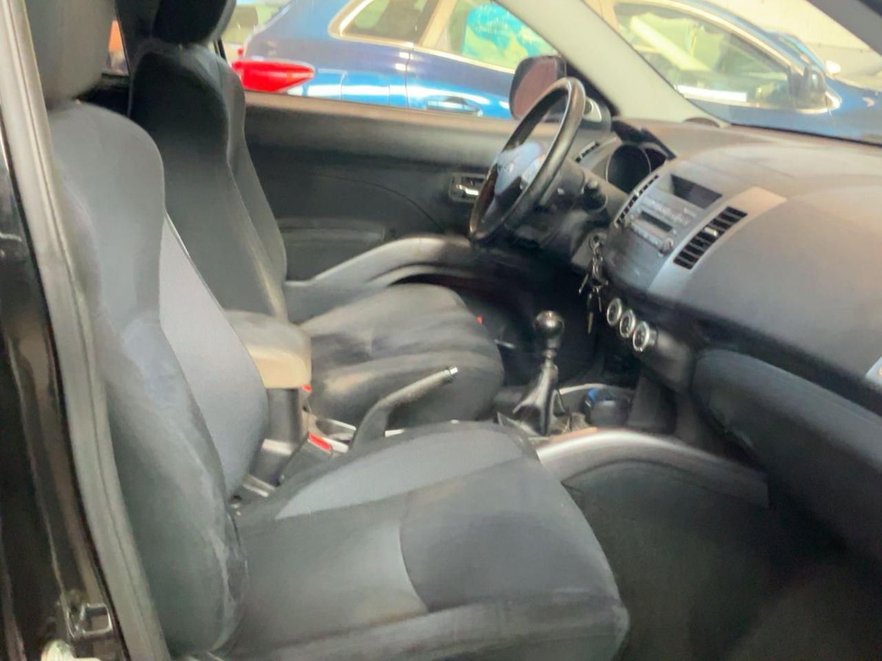 MITSUBISHI Outlander 2.0 DI-D Instyle 7 p.ti DPF - 7