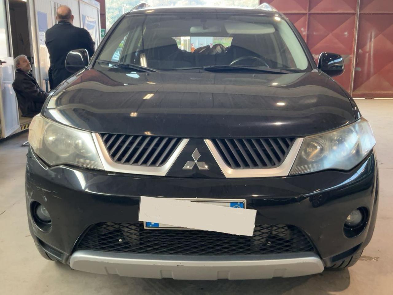 MITSUBISHI Outlander 2.0 DI-D Instyle 7 p.ti DPF - 2