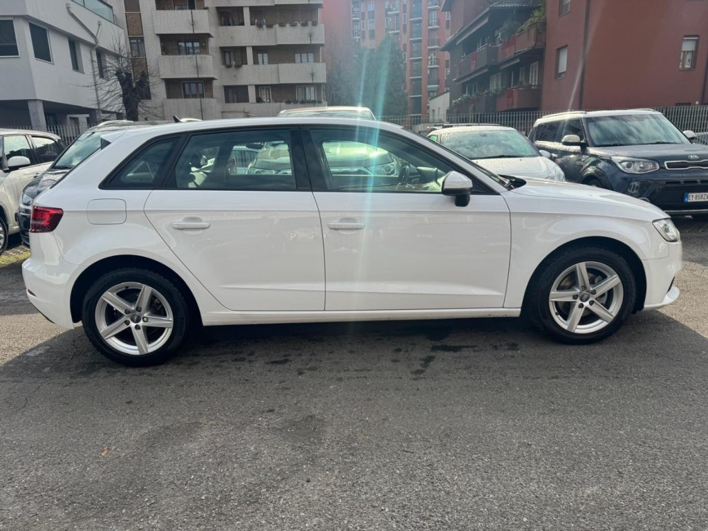 AUDI A3 SPB 30 TDI S tronic Admired - 3