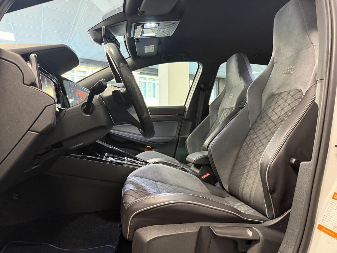 Volkswagen Golf 2.0 TDI 150 CV DSG SCR R-Line / CAMBIO AUTOMATICO 2023 - foto 2