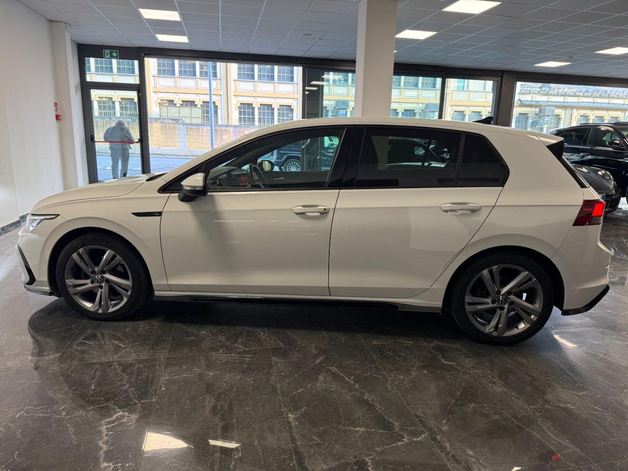 Volkswagen Golf 2.0 TDI 150 CV DSG SCR R-Line / CAMBIO AUTOMATICO 2023 - foto 3