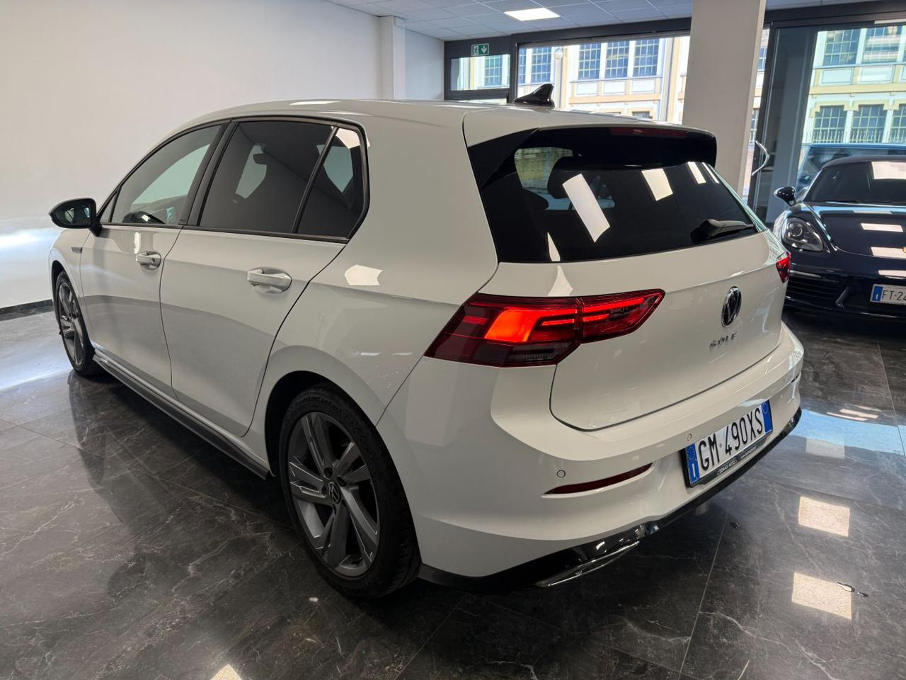 Volkswagen Golf 2.0 TDI 150 CV DSG SCR R-Line / CAMBIO AUTOMATICO 2023 - foto 4