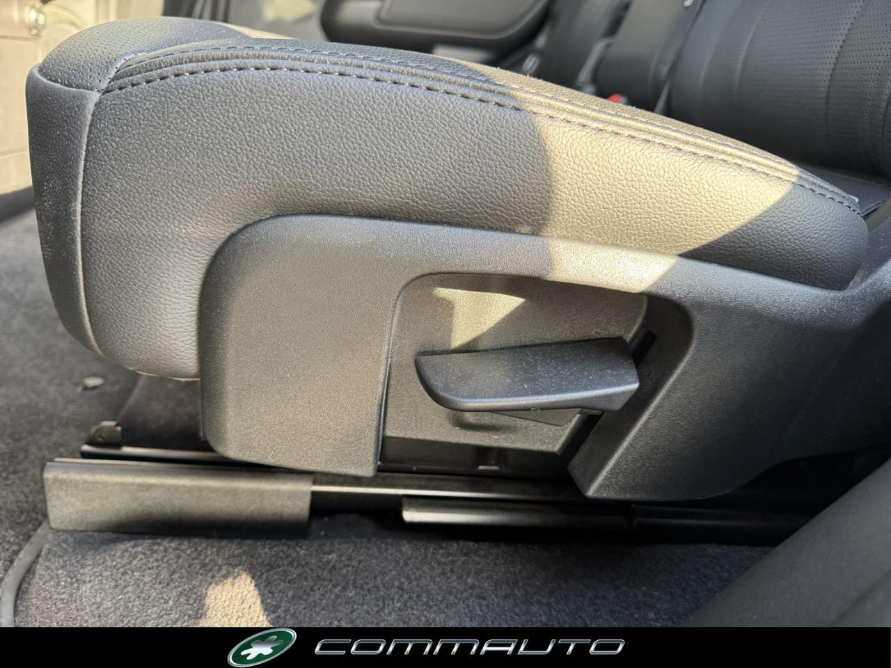 LAND ROVER Discovery 3.0 SDV6 306 CV Landmark Edition - 27