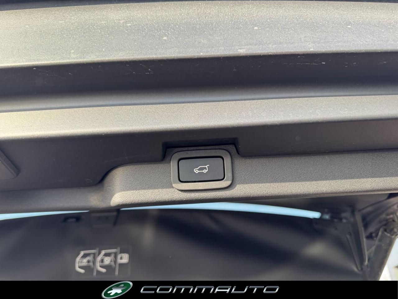 LAND ROVER Discovery 3.0 SDV6 306 CV Landmark Edition - 33