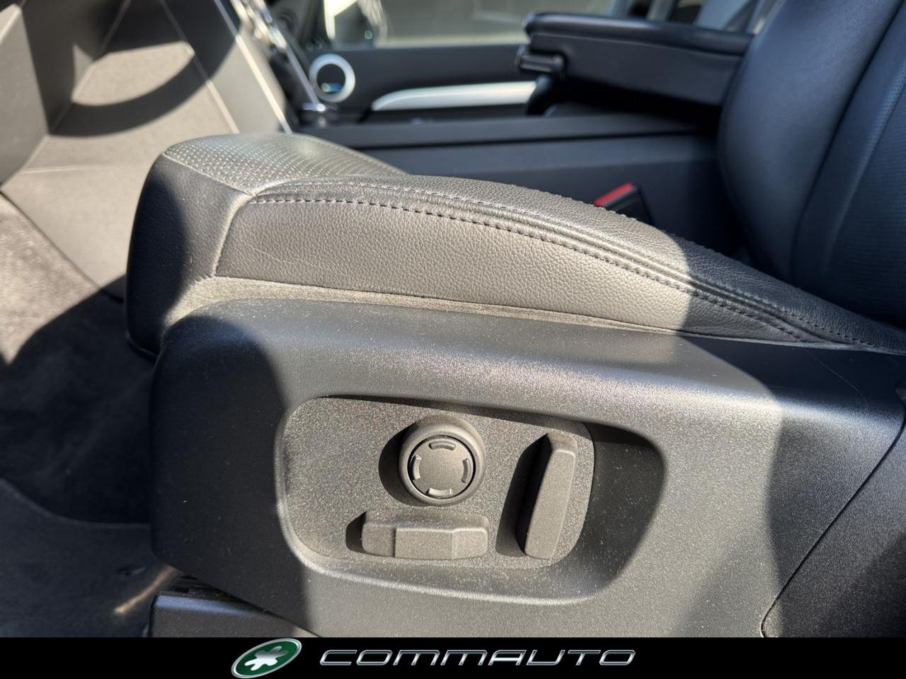 LAND ROVER Discovery 3.0 SDV6 306 CV Landmark Edition - 14