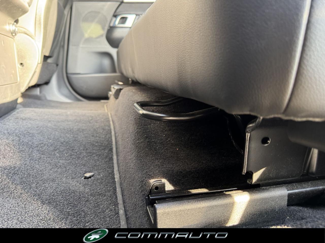 LAND ROVER Discovery 3.0 SDV6 306 CV Landmark Edition - 28