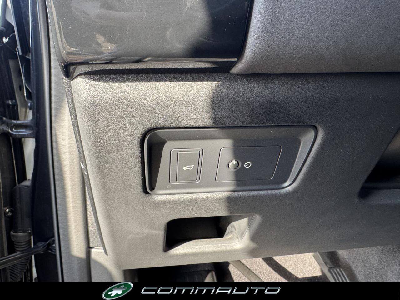 LAND ROVER Discovery 3.0 SDV6 306 CV Landmark Edition - 16