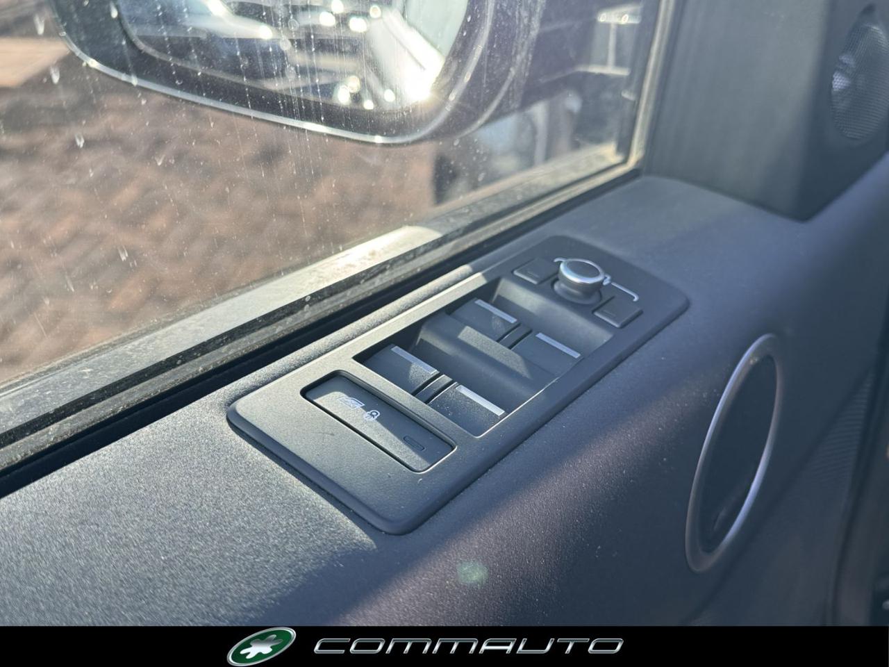 LAND ROVER Discovery 3.0 SDV6 306 CV Landmark Edition - 10