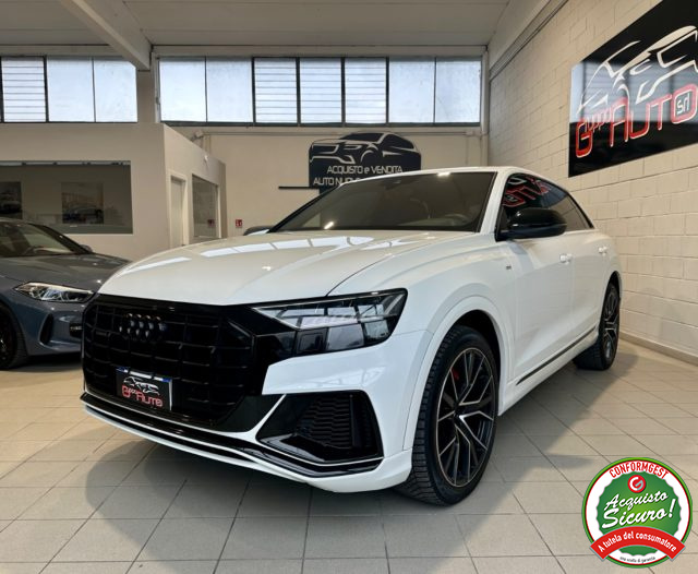AUDI Q8 Bianco metallizzato