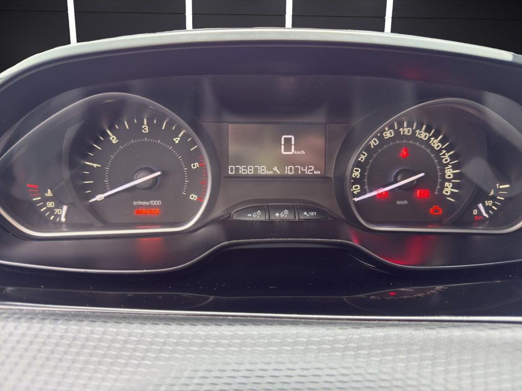 PEUGEOT 2008 1° serie BlueHDi 100 Active - 11